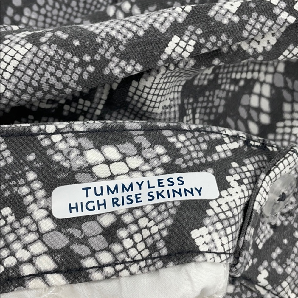 Seven7 Tummy Less High Rise Jeans - Picture 9 of 10
